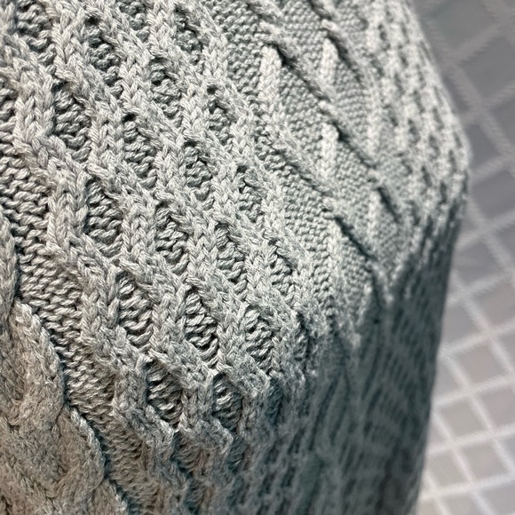 Tommy Hilfiger Gray Cable Knit Boatneck Sweater with Red Accents Size Large - Picture 5 of 11